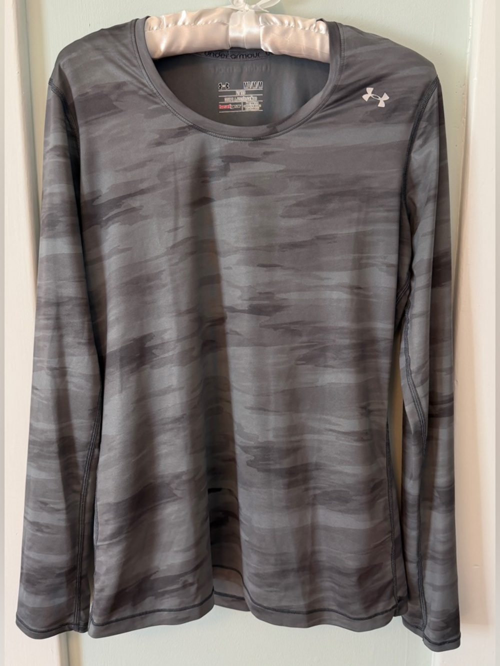 Under Armour Women’s Gray Camouflage Long Sleeve Performance Shirt #0095